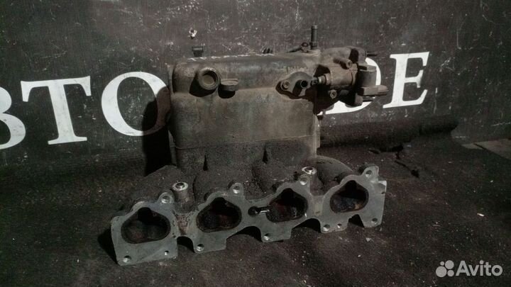 Впускной коллектор Hyundai Trajet 2005 год