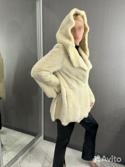 Шуба норковая белая с капюшоном 42-44