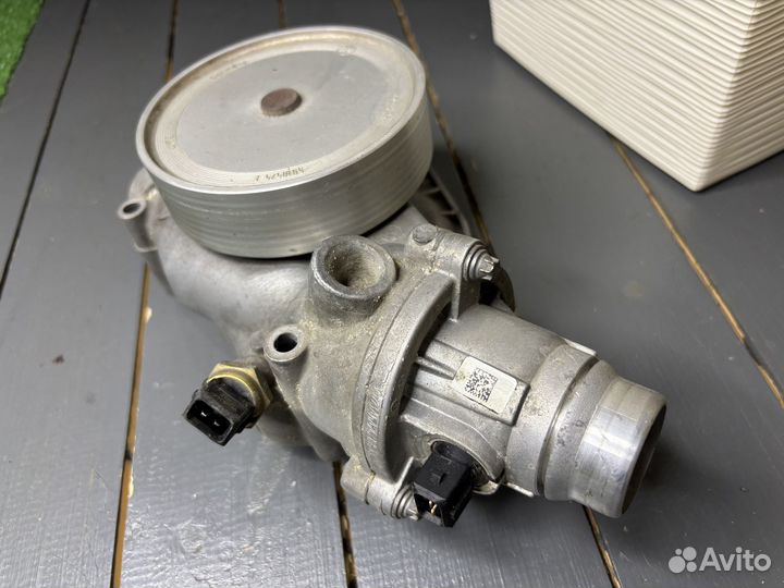 Помпа с термостатом N63 4.4 BMW F01 F02 F10 F07 X6