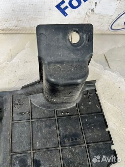 Дефлектор радиатора правый Nissan Qashqai J10