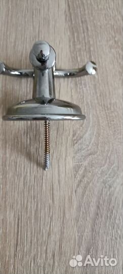 Крючок настенный