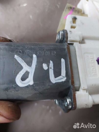 Мотор стеклоподъёмника передний правый на Mercedes