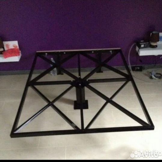 Порящая кровать