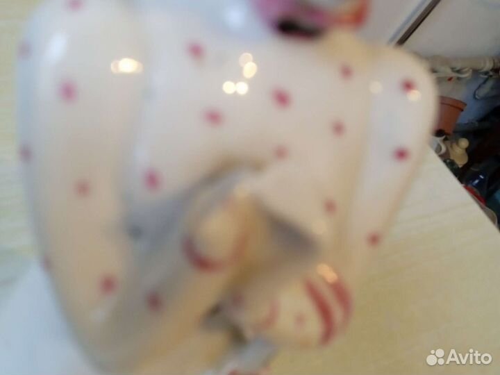 Статуэтка дама с собачкой