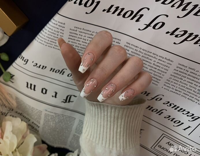 Наращивание, педикюр и маникюр в студии