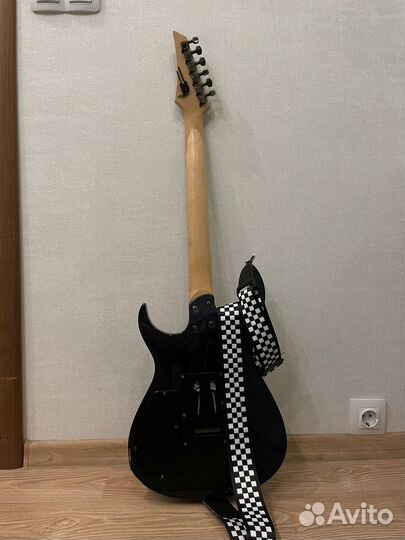 Продам электрогитару с процессором