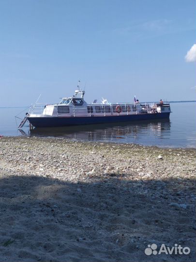 Речные прогулки на катере