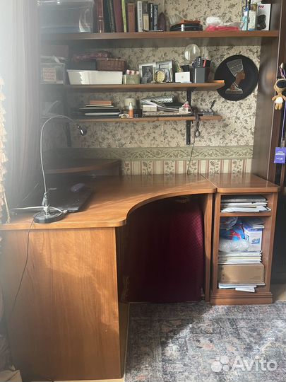 Угловой письменный стол