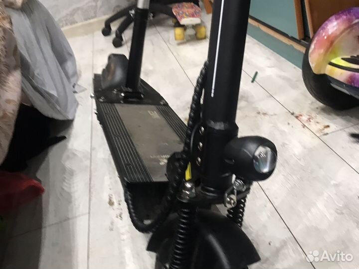 Продаю электросамокат kuugo kirin m2