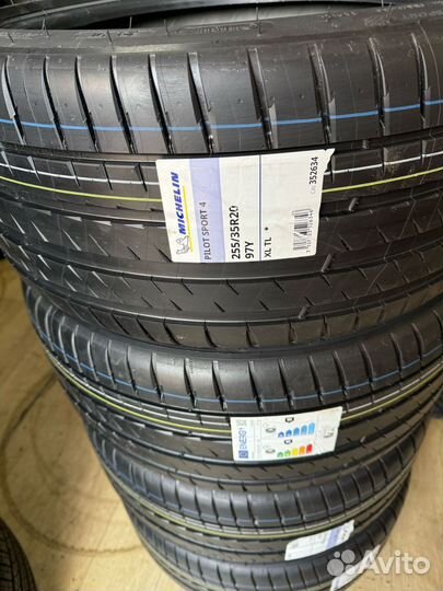 Michelin Pilot Sport 4 S 255/35 R20