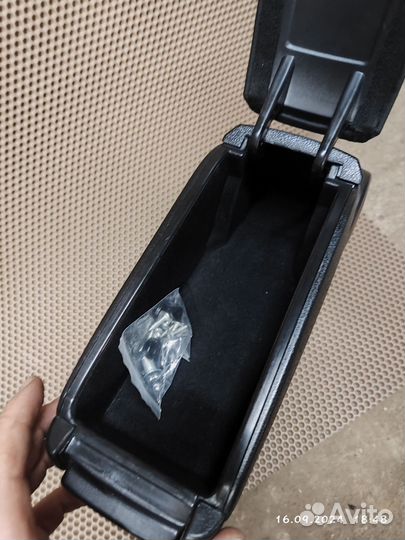 Подлокотник