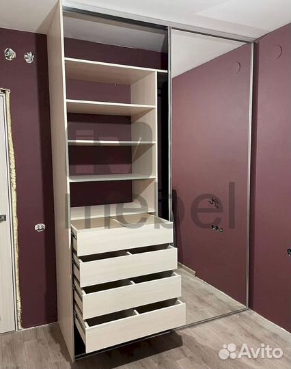 Шкаф с зеркалом