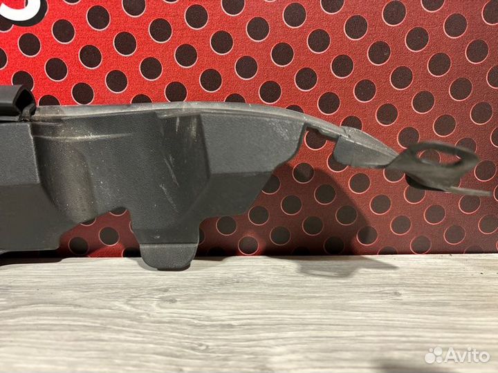 Пыльник крыла переднего левого Toyota Land Cruiser