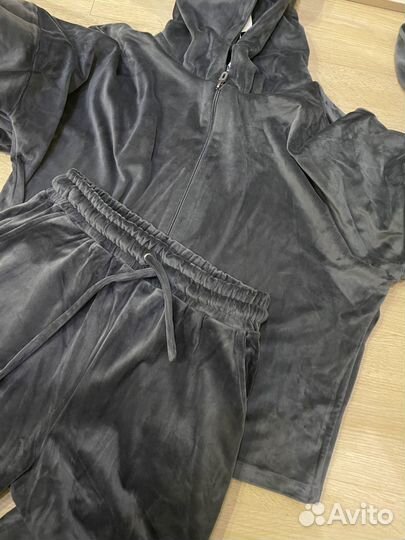 Костюм женский новый 48