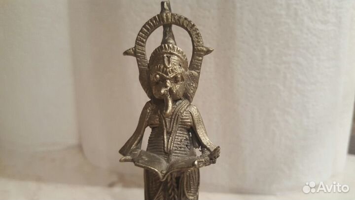 Статуэтки Непал и Гонконг