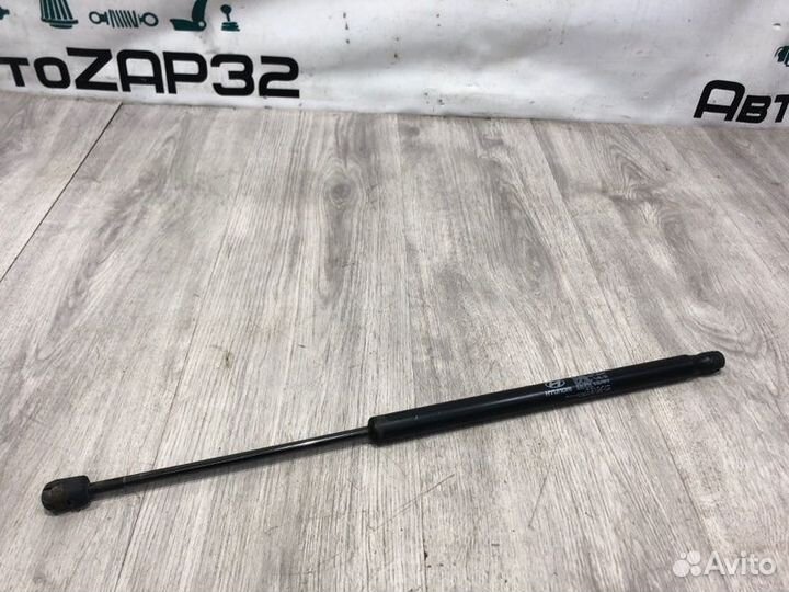 Амортизатор крышки багажника Hyundai Tucson JM