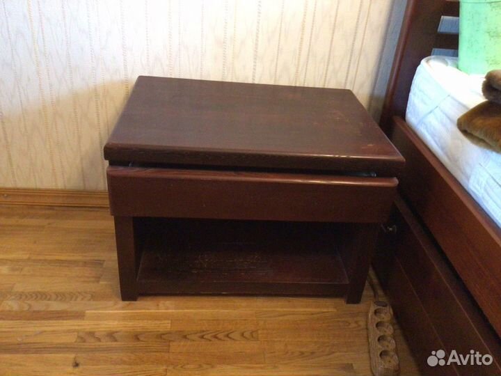 Прикроватные тумбы из массива дерева