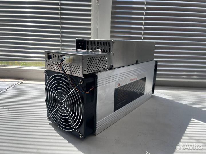 Whatsminer m50 124Th Хит продаж