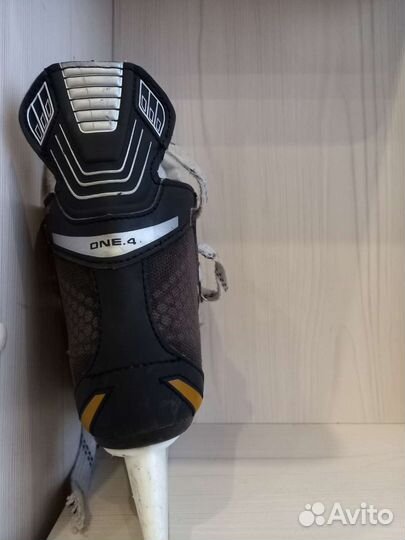 Хоккейные коньки