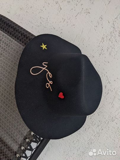 Новая шляпа женская черная с надписями