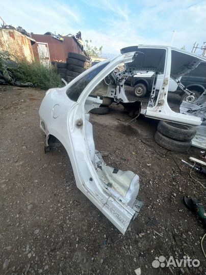 Заднее правое крыло Гранта седан