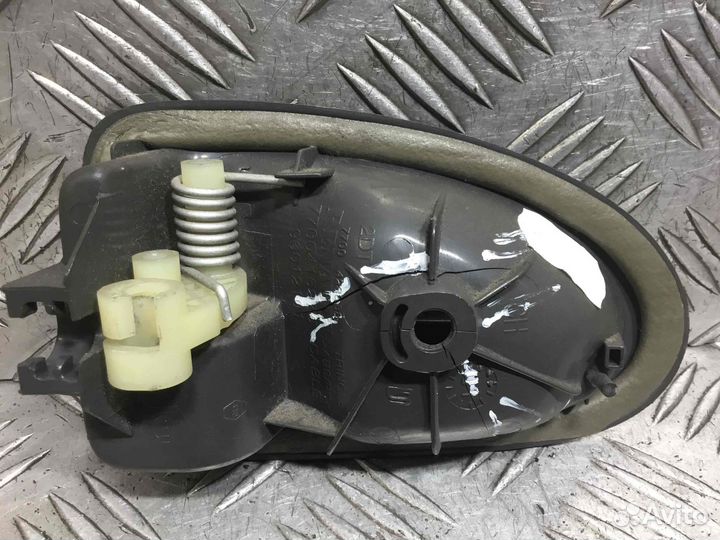 Ручка внутренняя задняя правая Renault Scenic 7700415975 F4R747
