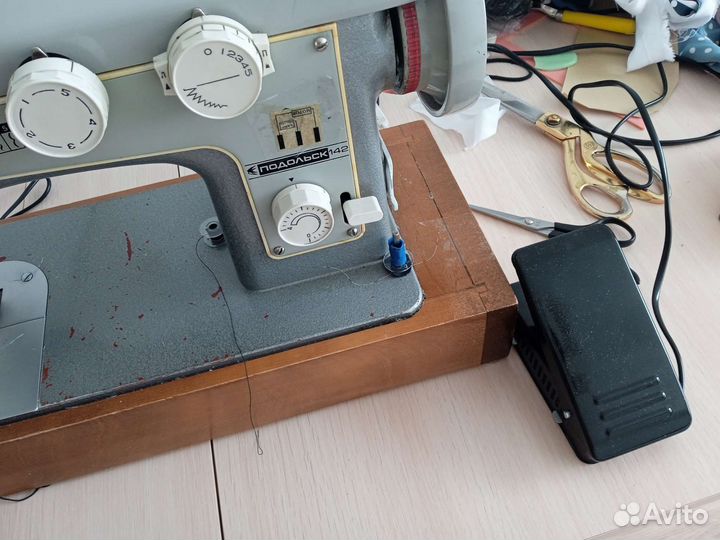 Швейная машина Подольск 142