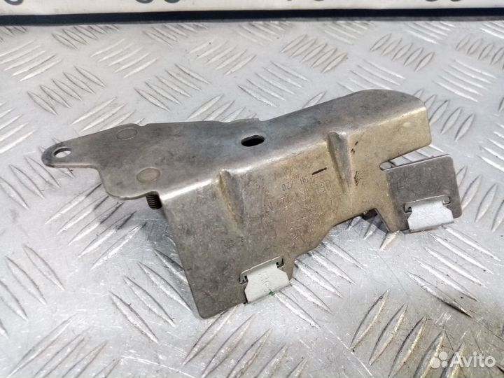 Б/У Кронштейн#001