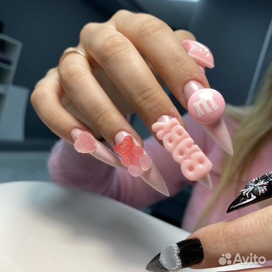 Маникюр с покрытием и наращивание ногтей