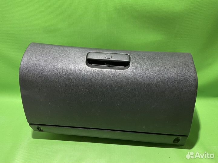 Бардачок Skoda Octavia A4