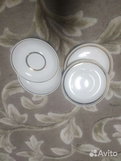 Тарелки, хрустальные рюмки, селедницы