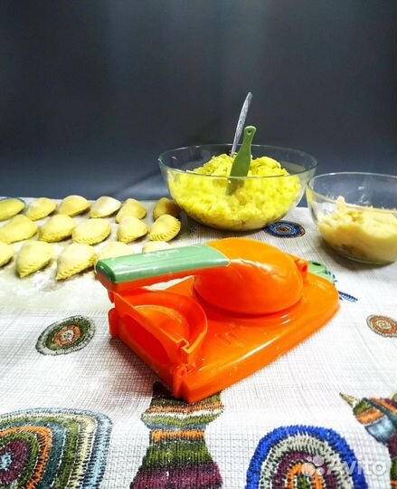 Прибор для лепки пельменей и вареников