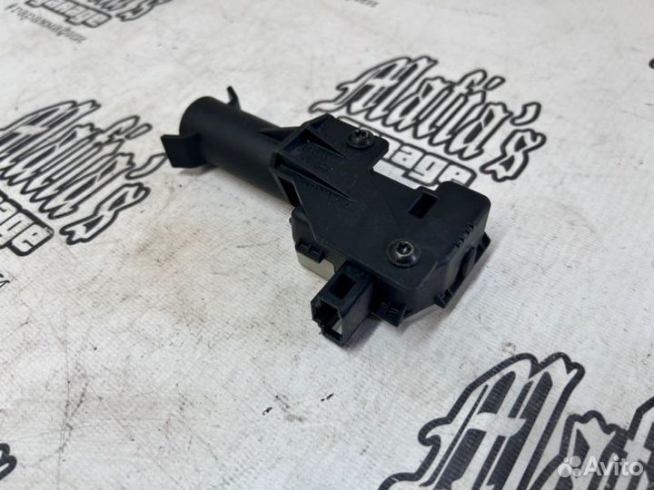 Замок лючка бензобака Mercedes-Benz B-Class W245