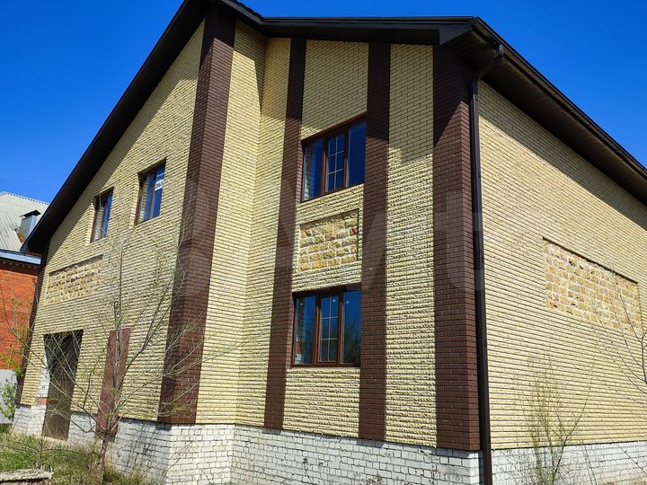 Коттедж 266 м² на участке 8,3 сот.