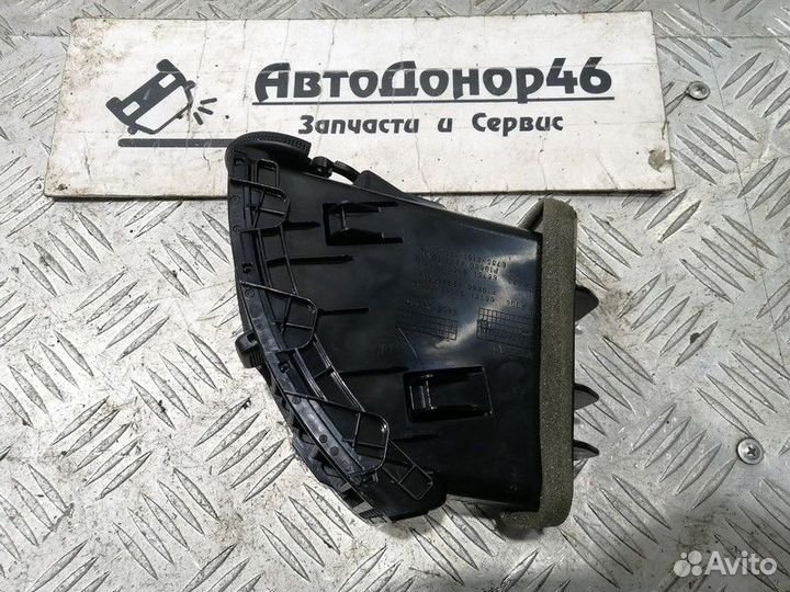 Дефлектор центральный левый Nissan Note E11