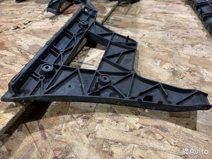 Кронштейн бампера задний правый Audi A4 B8