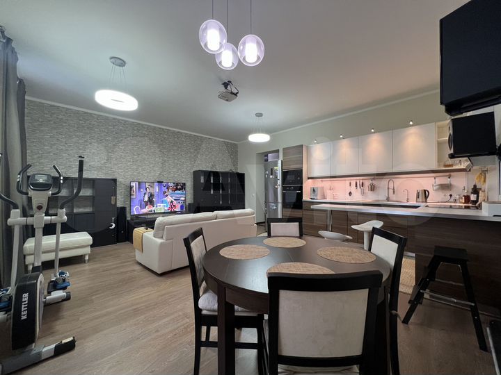 3-к. квартира, 92 м², 5/5 эт.