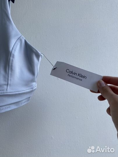 Топ спортивный calvin klein новый M