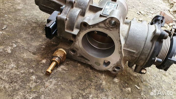 Дросельная заслонка Toyota crown 171