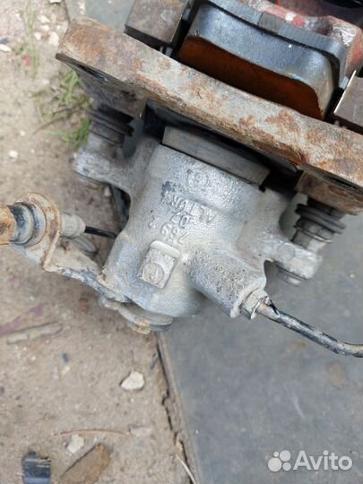 Задний суппорт Пежо 407