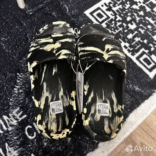 Сланцы adidas по типу yeezy slide