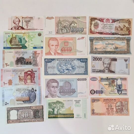 Набор банкнот разных стран