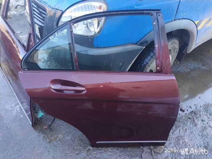 Дверь задняя правая Mercedes Benz W204 2007-2015