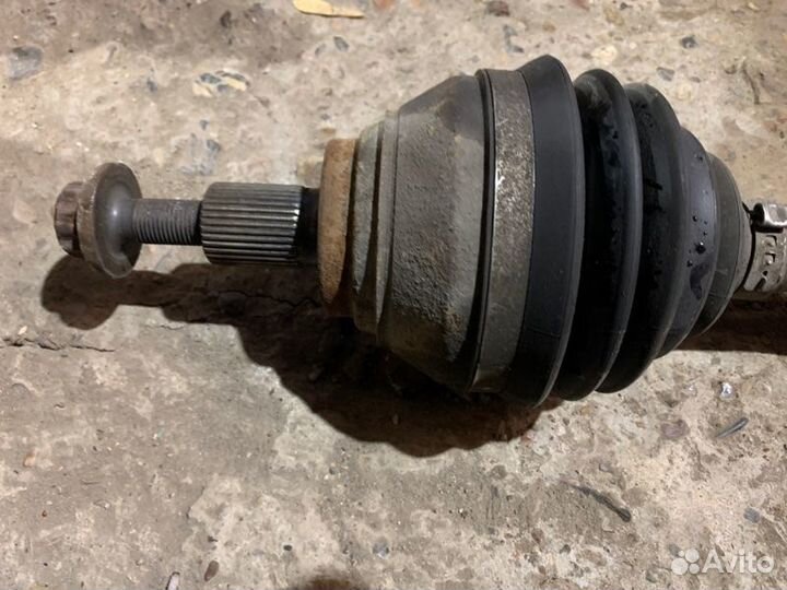 Привод (полуось) передний правый Audi Q3 8UB cczc