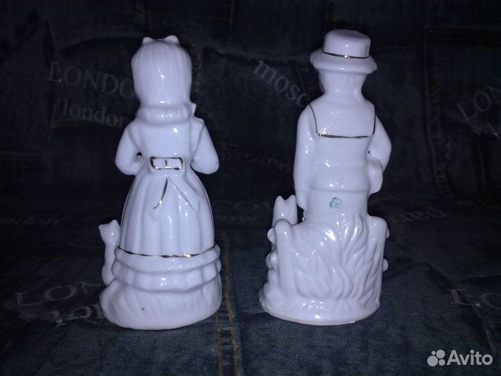 Пара фарфоровых статуэток одним лотом