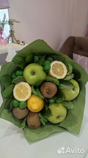 Съедобные букеты женские и мужские