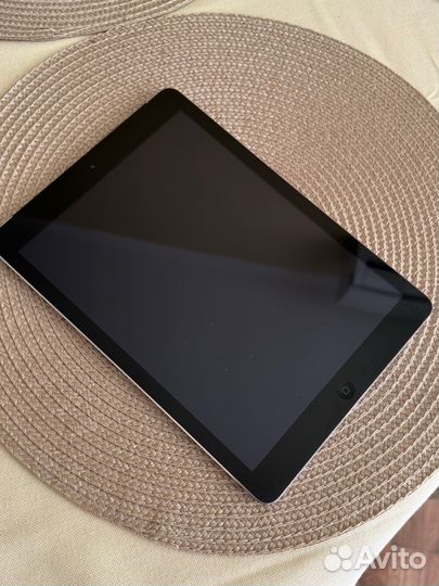 iPad Air (Wi-Fi + Cellular)