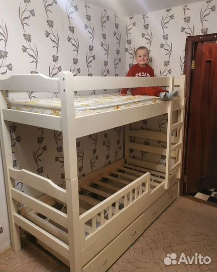 Двухъярусная кровать из массива