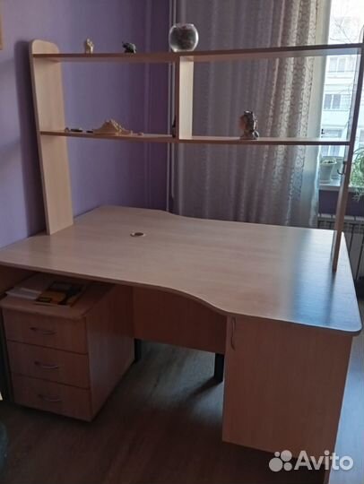 Стол из дерева