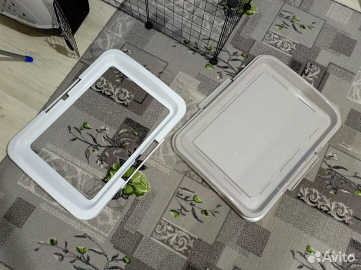 Лоток для собак под пеленку и целая пачка пеленок